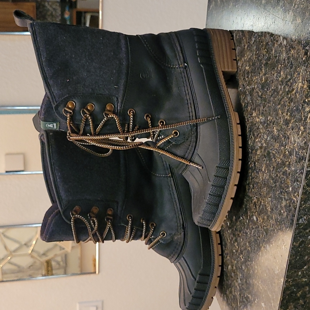 Kamik Sienna 2 Boots barely used black and gray Women’s Size 9